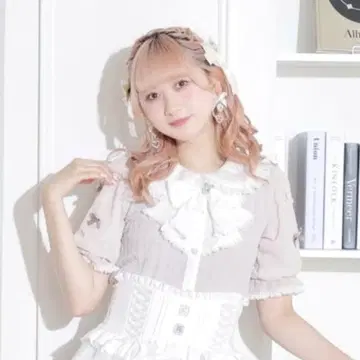 NOEMIE 노에미 아가씨 여러 리본 러플 티셔츠 핑크