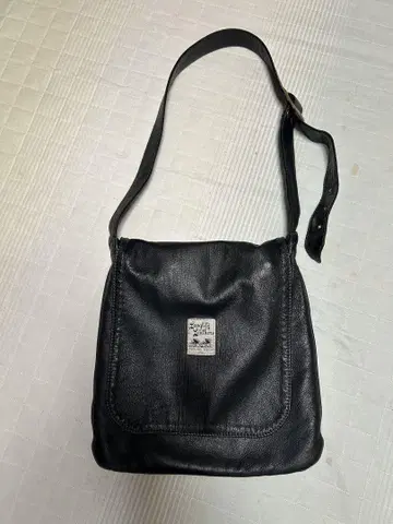 랑그리츠 가죽 포스탈 파우치 고트