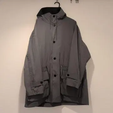 STILL BY HAND 나일론 염축 소재 하프 코트 카키 48