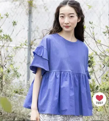 니코앤드 프릴 절개 페플럼 T셔츠