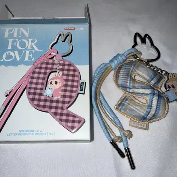 popmart 러브브 pin for love 알파벳 펜던트 [S]
