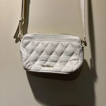 Vera Bradley 화이트 가죽 퀼팅 숄더백