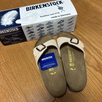 BIRKENSTOCK 샌들