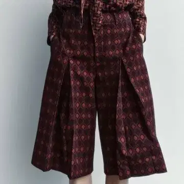 ZARA 기하학 패턴 와이드 실루엣 하프 팬츠