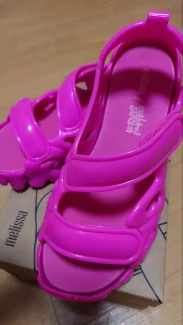 미사용 새상품 [ Melissa ] 핑크 스트랩 샌들