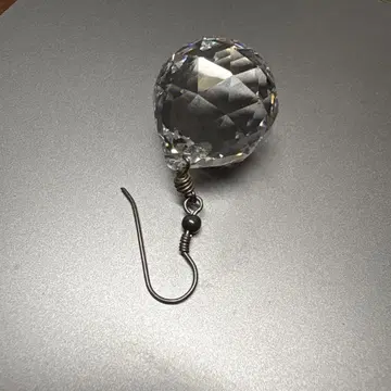 크리스탈 싱글 귀걸이
