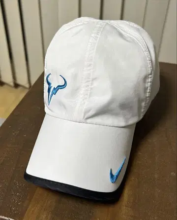 나이키 라파엘 나달 캡 화이트 새상품급 스포츠