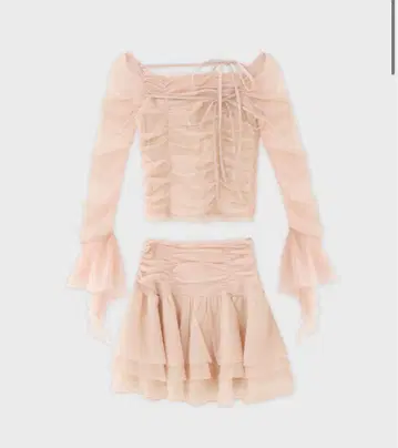 Chiffon mesh gathered setup