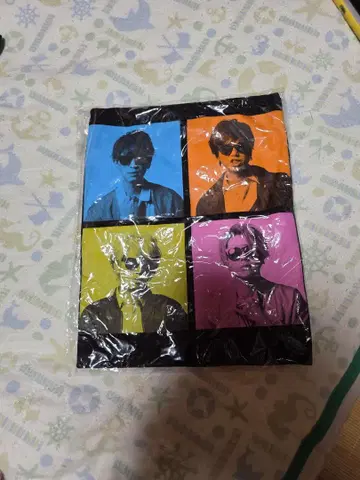 NEWSLIVET 셔츠