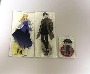 밟거나, 차거나, 사랑하거나 아크릴 스탠드