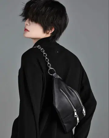 ADRER 체인 바디백