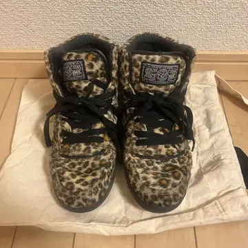 VANS 레오파드 무늬 하이컷 스니커즈