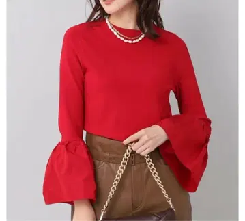 언타이틀 이소재 소매 플레어 니트