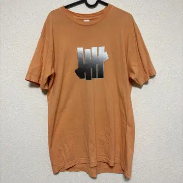 UNDEFEATED 티셔츠