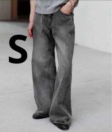 CURVED FLARE BAGGY DENIM