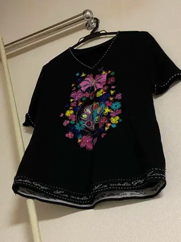 엄청 귀여운 이타리야 비쥬 블랙 반팔