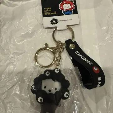 간사이 오사카 만박 블랙 미야쿠미야쿠 산리오 키링  입체 포차코