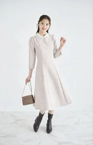 tocco closet 레이스 카라 부착 백 레이스업 트위드 원피스