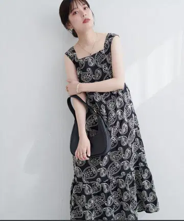스팽글 자수 민소매 원피스