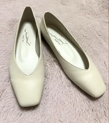 [ Le Talon ] 새상품급 스퀘어 V컷 플랫슈즈 22.5cm