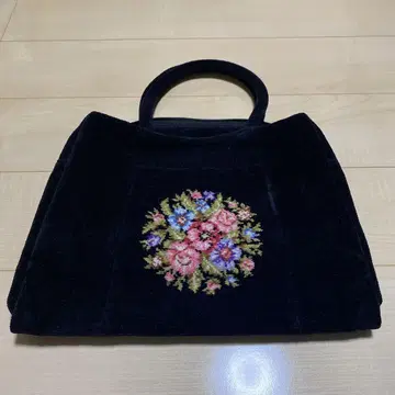 블랙 꽃무늬 자수 토트백