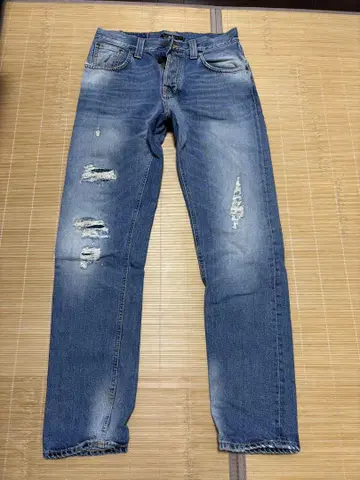 [ Nudie Jeans ] 데미지 가공 라이트 블루 스트레이트 데님