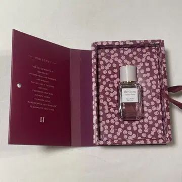 Her lip to CHERRY DRESS Eau de Parfum