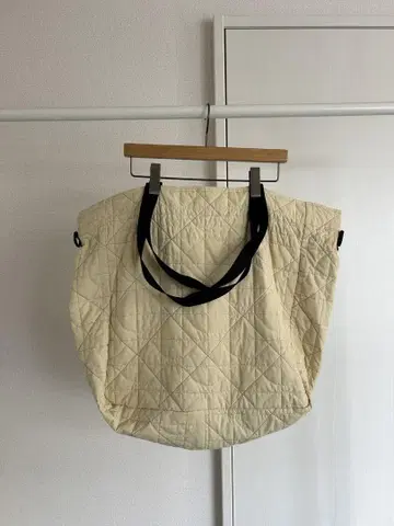 YOKE QUILTING SHOULDER BAG
