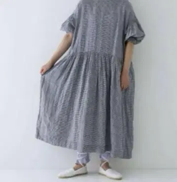 [ 새상품급 ] 네스트로브 린넨 깅엄 벌룬 슬리브 원피스