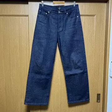 A.P.C. JEAN AARON