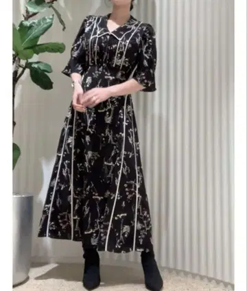 스나이델 파이핑 디자인 프린트 원피스