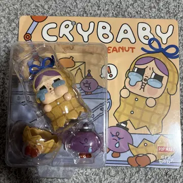 POP MART Crybaby cracked peanut 한정 상품