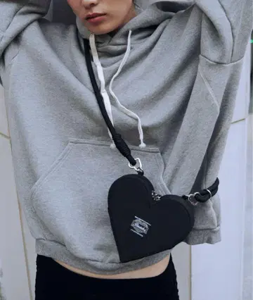 BASICKS 아웃도어 프로덕츠 하트 미니 숄더백