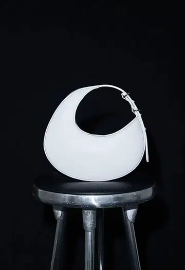 화이트 백 [MOON BAG (SMOOTH)] 멋지다