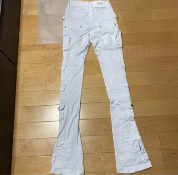 새상품 28 GUAPI 화이트 데님 플레어 스키니 카고