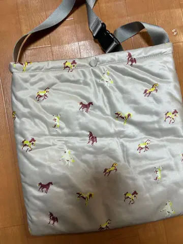 말 패턴 숄더백 실버