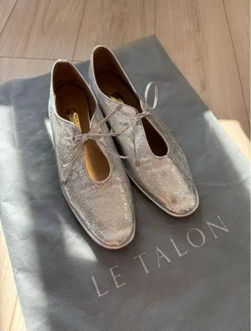 LE TALON GRISE 실버 플랫슈즈