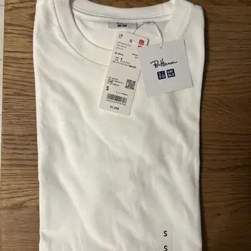 [ 미사용 새상품 ] UNIQLO 론 헤르만 반팔 T셔츠 S 사이즈