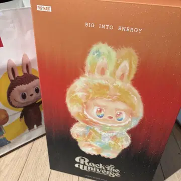 러브브 락 더 유니버스