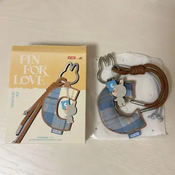 LABUBU POP MART PIN FOR LOVE C