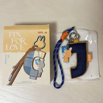 LABUBU POP MART PIN FOR LOVE J