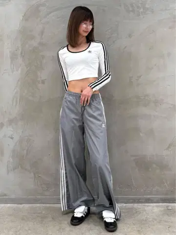 쓰리 스트라이프 크롭 T셔츠