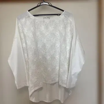 BEARDSLEY 자수 티셔츠 ( M 사이즈 )