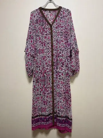 뮤베르 입체 플리츠 벨트 플라워 올 패턴 원피스