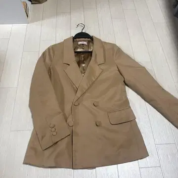 베이지 자켓