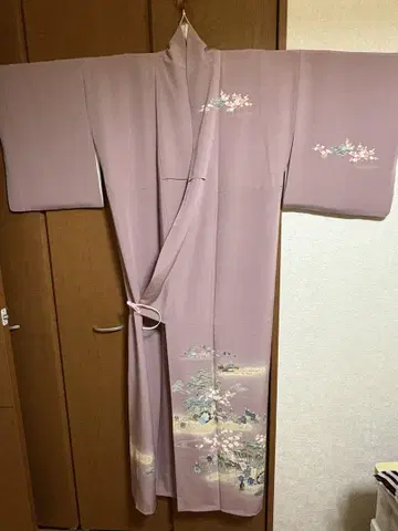 연보라 호몬기 고쇼구루마와 꽃 이중 기모노