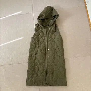 후드 부착 올리브 퀼팅 자켓