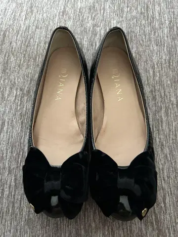 DIANA 리본 플랫 펌프스 ( 24cm x 블랙 )