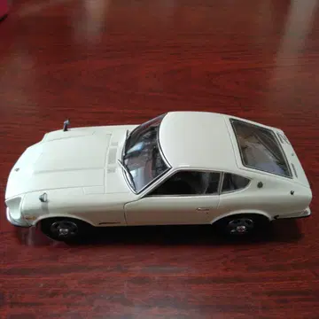 쿄쇼 페어레이디 Z S30 1:18