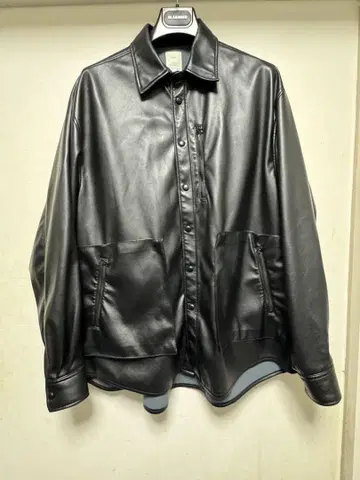 Name. 신세틱 가죽 셔츠